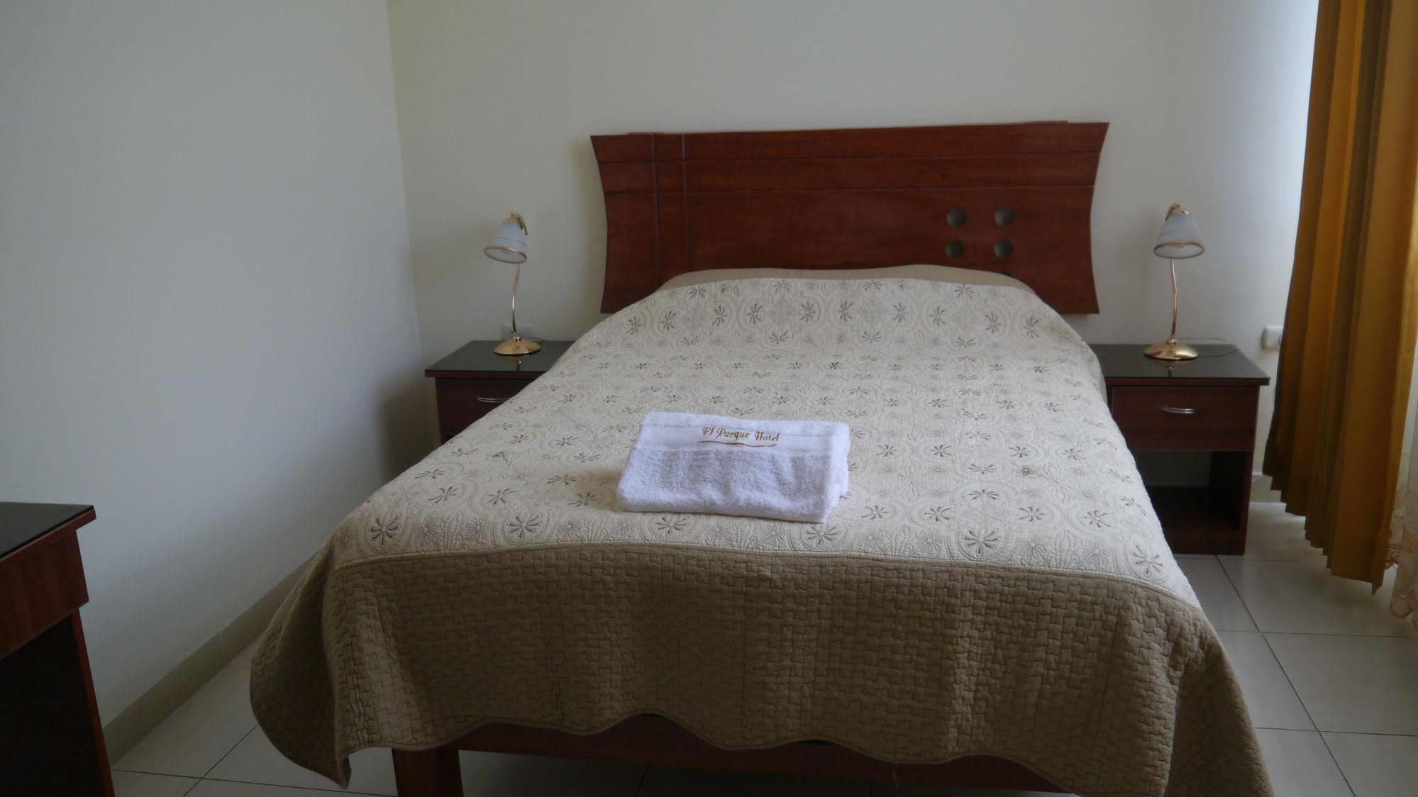 אנדהוואיילאס El Parque Hotel מראה חיצוני תמונה